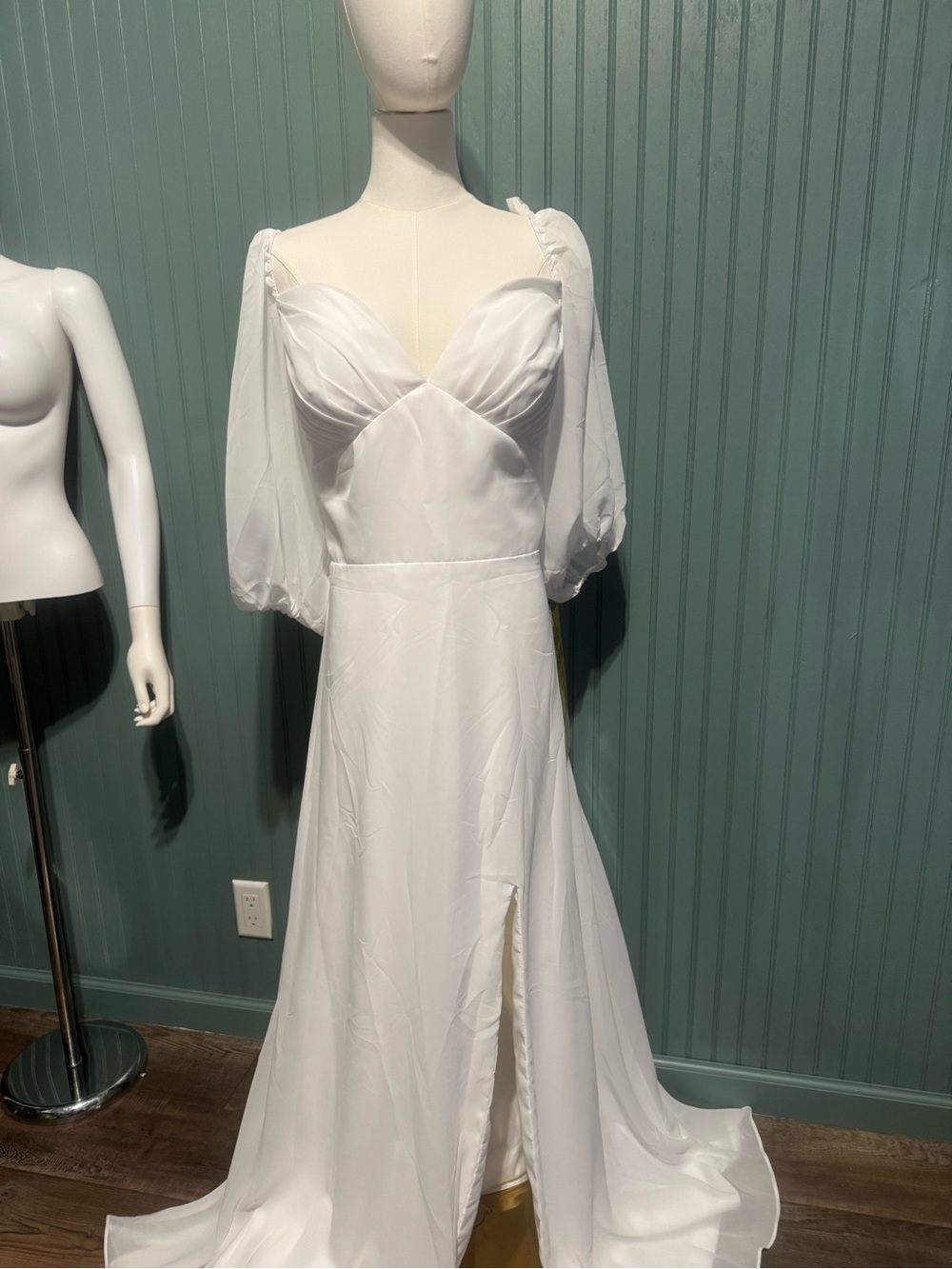 Brand New! Ivory-White Off-Shoulder Puff Sleeve Wedding Dress with Slit - Picture 4 of 8